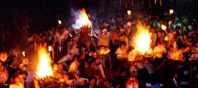 広島県福山市・お手火神事