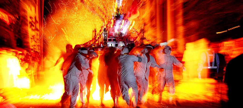 北海道・美国神社秋期例大祭天狗の火渡り