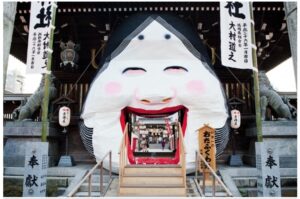 福岡市・櫛田神社の日本一巨大なお多福面